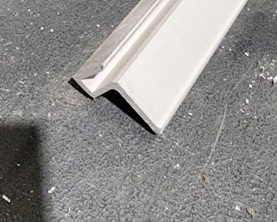*** Liquidation *** Aluminum Panel stiffener for 1/4″ panels – sold per 72″